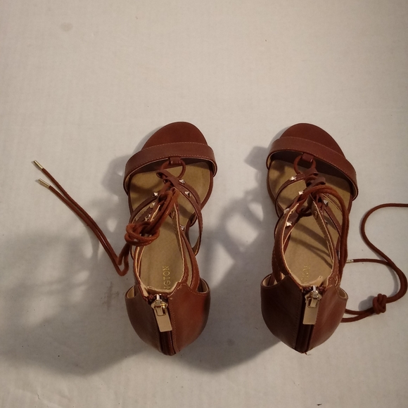 Covington String-Up Open Toe Shoes - Picture 2 of 7